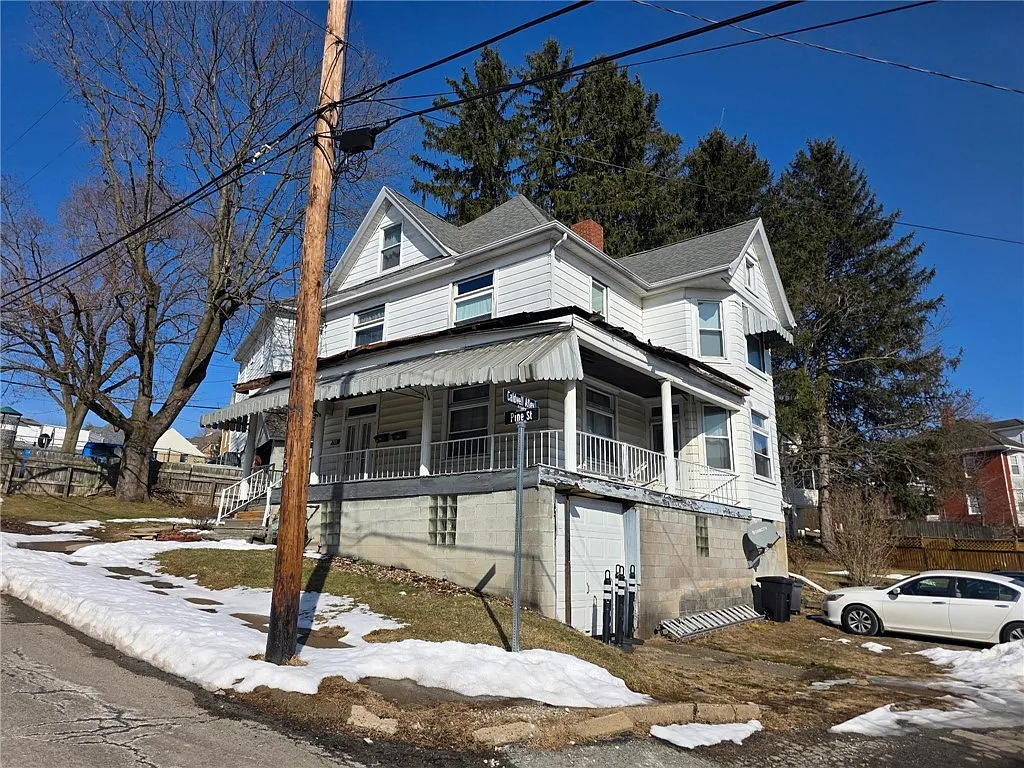 725 Pine St photo 1