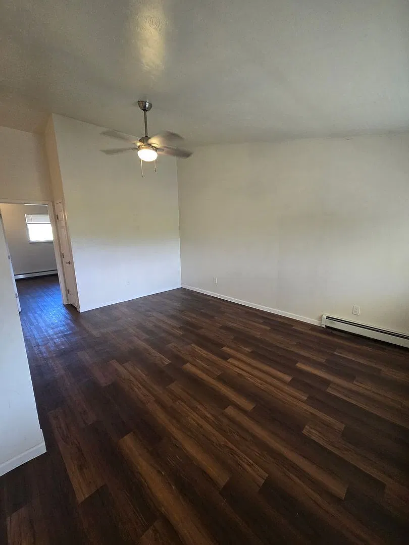 7121 Utica St - Silver Oak Apartments — Photo 2