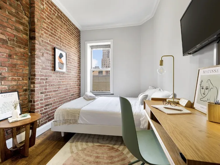 437 W 53rd St #3B — Photo 2