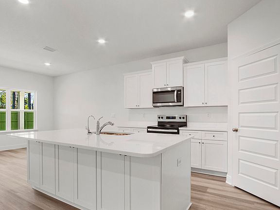 5th image of 39 Gray Owl Dr W
