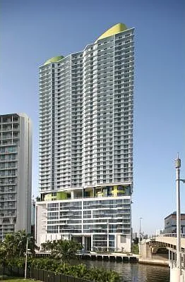 SW 7th St — Photo 1