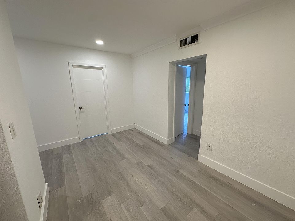 Living / Dining Area