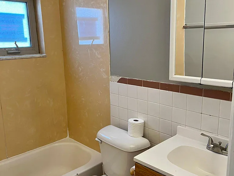 1717 Summit St #1E — Photo 8