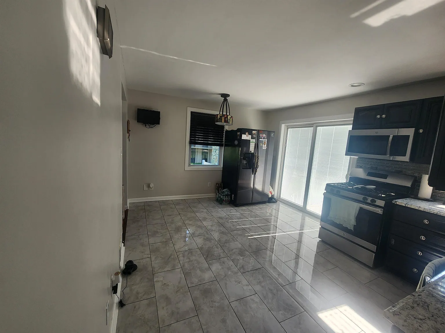 4 bed, 2.0 bath, 1200 sqft, $3,850 — Photo 3