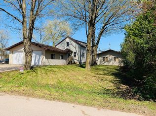 1200 Bartelt St, Gresham, WI 54128