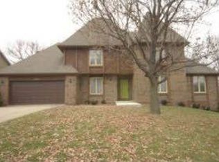8322 Richards Rd, Lenexa, KS 66215
