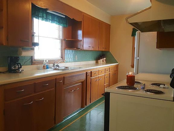 4th image of 90 S Pembroke Ave