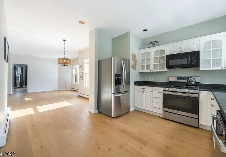 30 Sussex Ave #1 — Photo 7