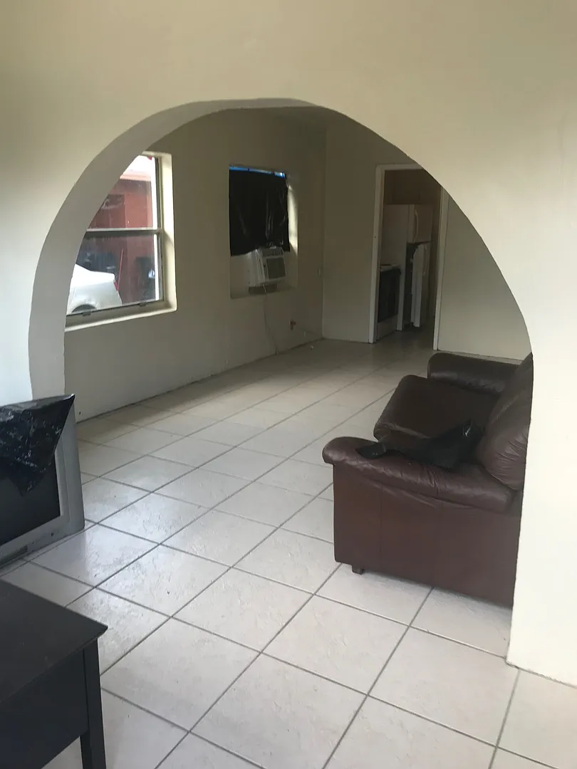 2 Bedroom House — Photo 2