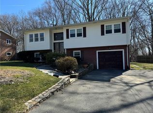 66 Rockcrest Dr, Cranston, RI 02920