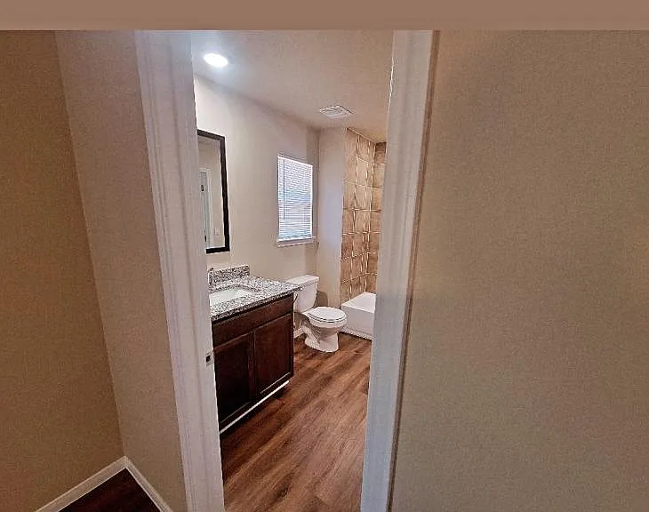 512 Raymond St #B — Photo 22