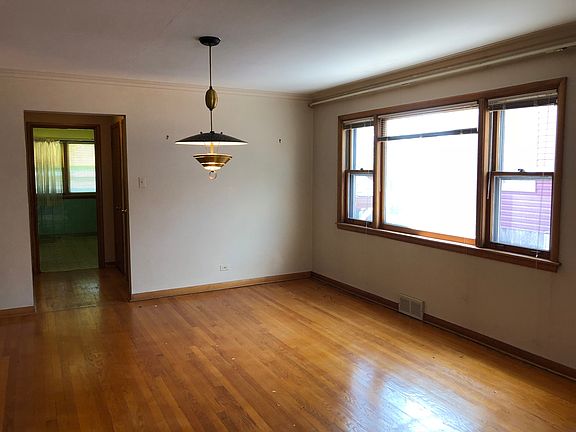 3rd image of 9233 S Albany Ave