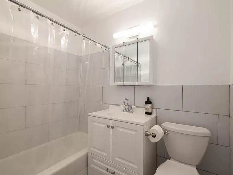 10505 Montrose Ave #2 — Photo 11