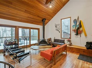 612 Twin Lakes Rd, Shohola, PA 18458