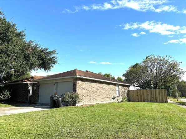 10102 Park Ln, La Porte, TX 77571