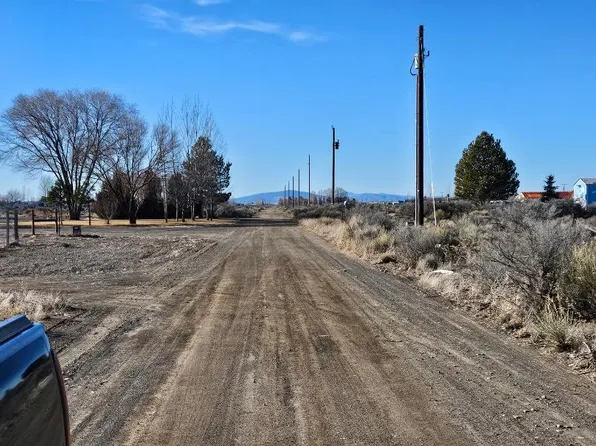 8500 Pinion Ln, Christmas Valley, OR 97641