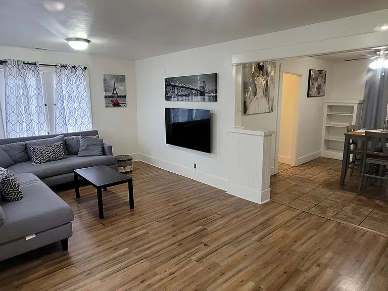 16508 S Menlo Ave — Photo 4