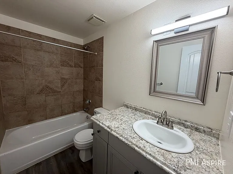 228 E Longs Peak Ave #B — Photo 6