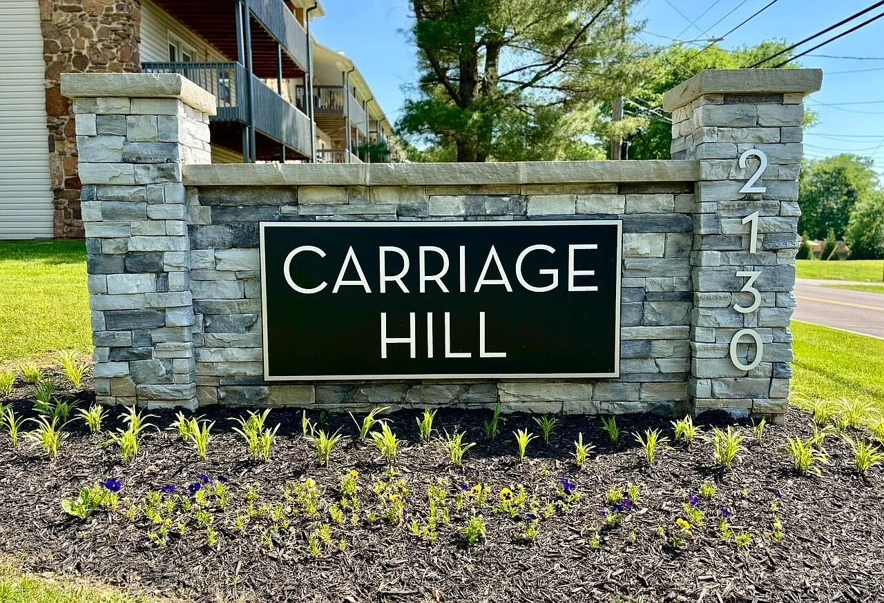 Carriage Hill Apartments — Photo 1