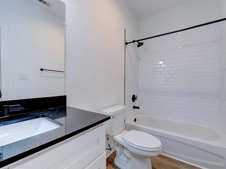 175 W 6th St #C — Photo 6