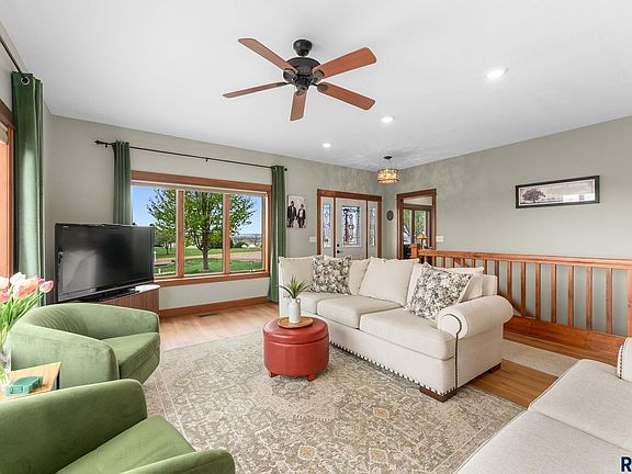 4th image of 48290 Hiawatha Pl