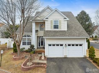 2 Marc Ct, Parlin, NJ 08859