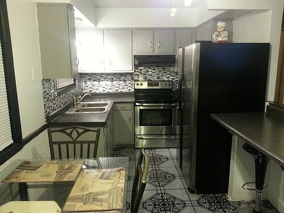3rd image of 18W124 14th St