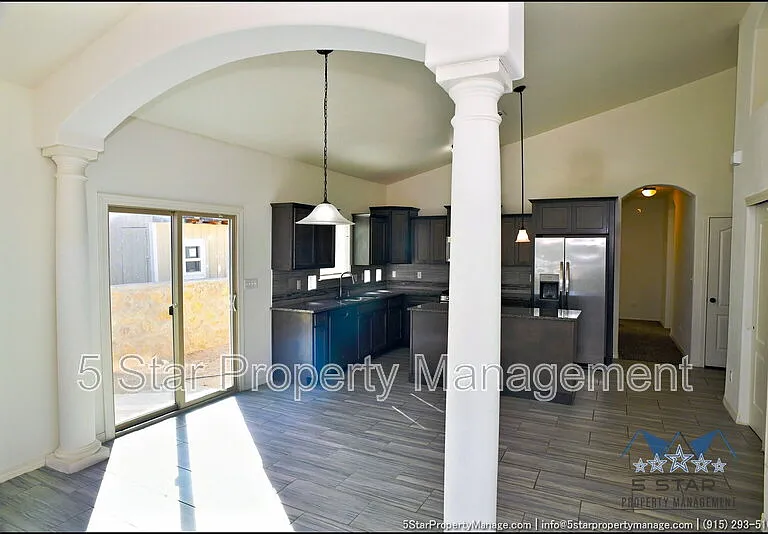 781 Croxdale St — Photo 10