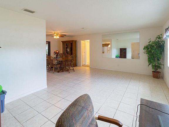 4th image of 1241 Edna Dr