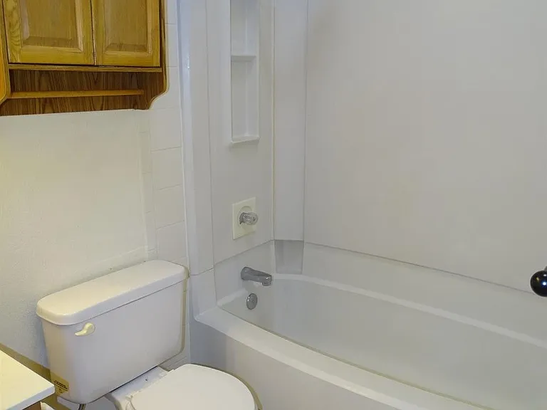 212 N Troy Ave #B — Photo 10