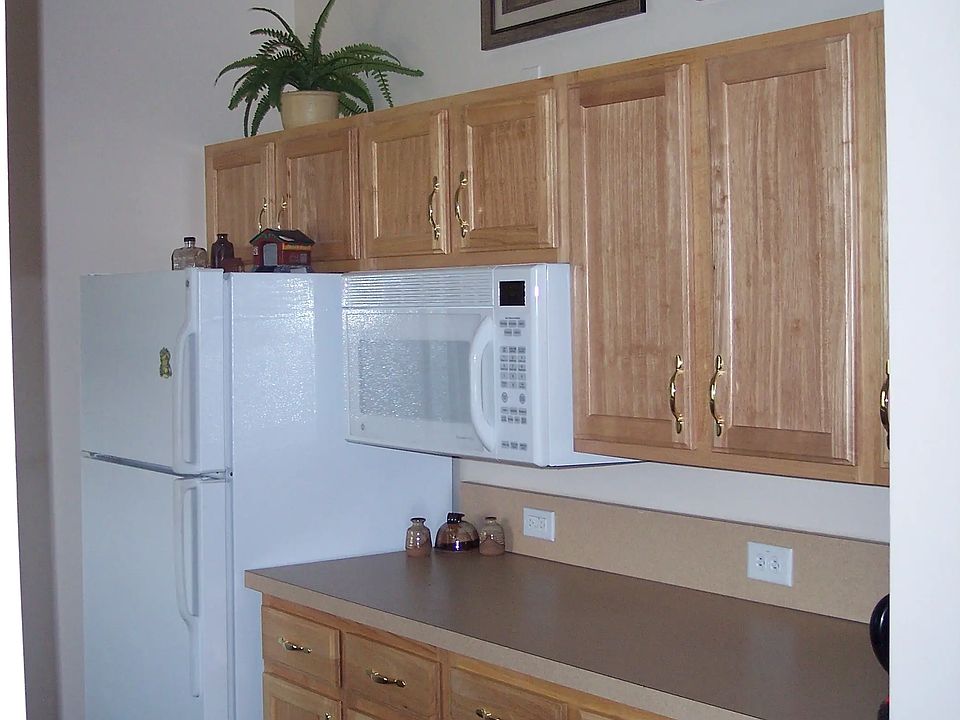 2nd image of 525 W Cumberland St #1