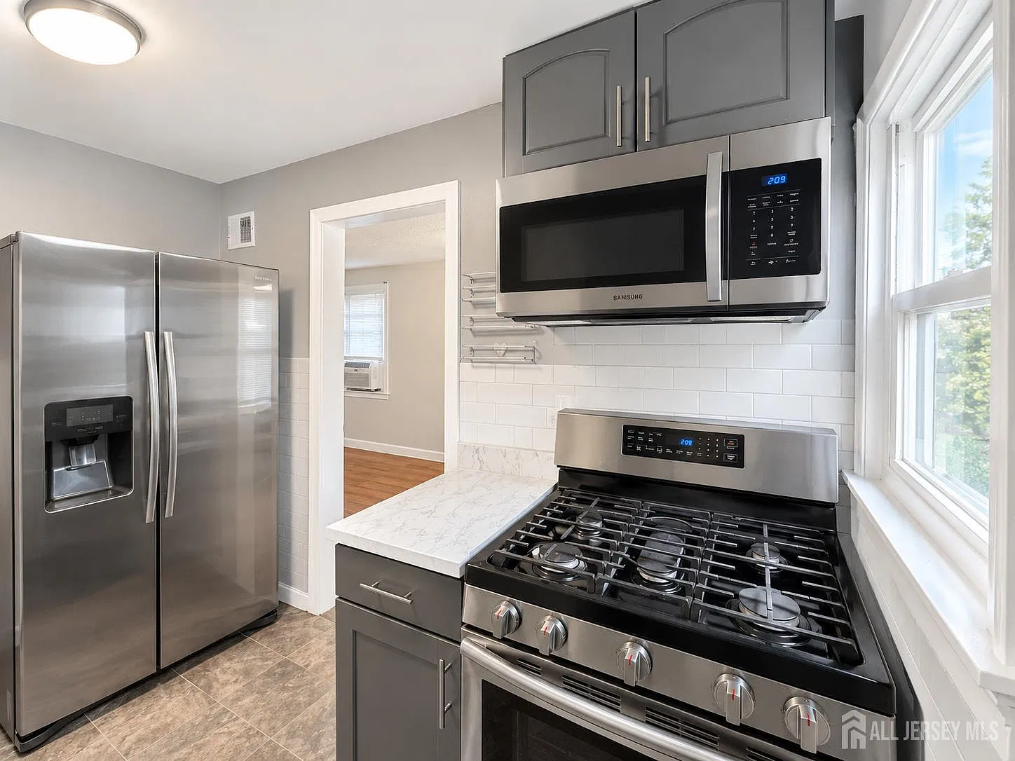 2 bed, 1.0 bath, $2,250 — Photo 4