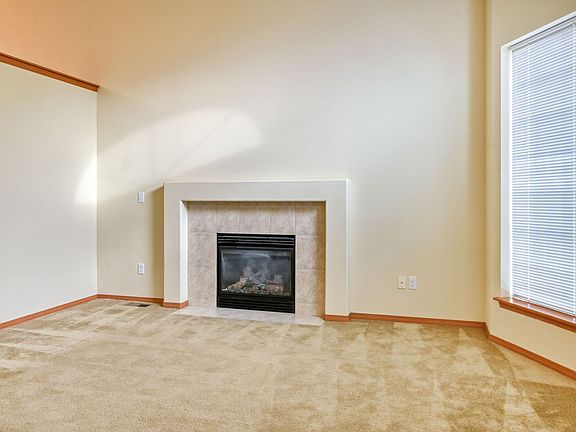 3rd image of 7800 32nd St NE