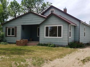 105 Robinson St, Grenora, ND 58845