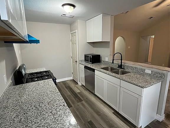 4th image of 1700 Sierra Dr