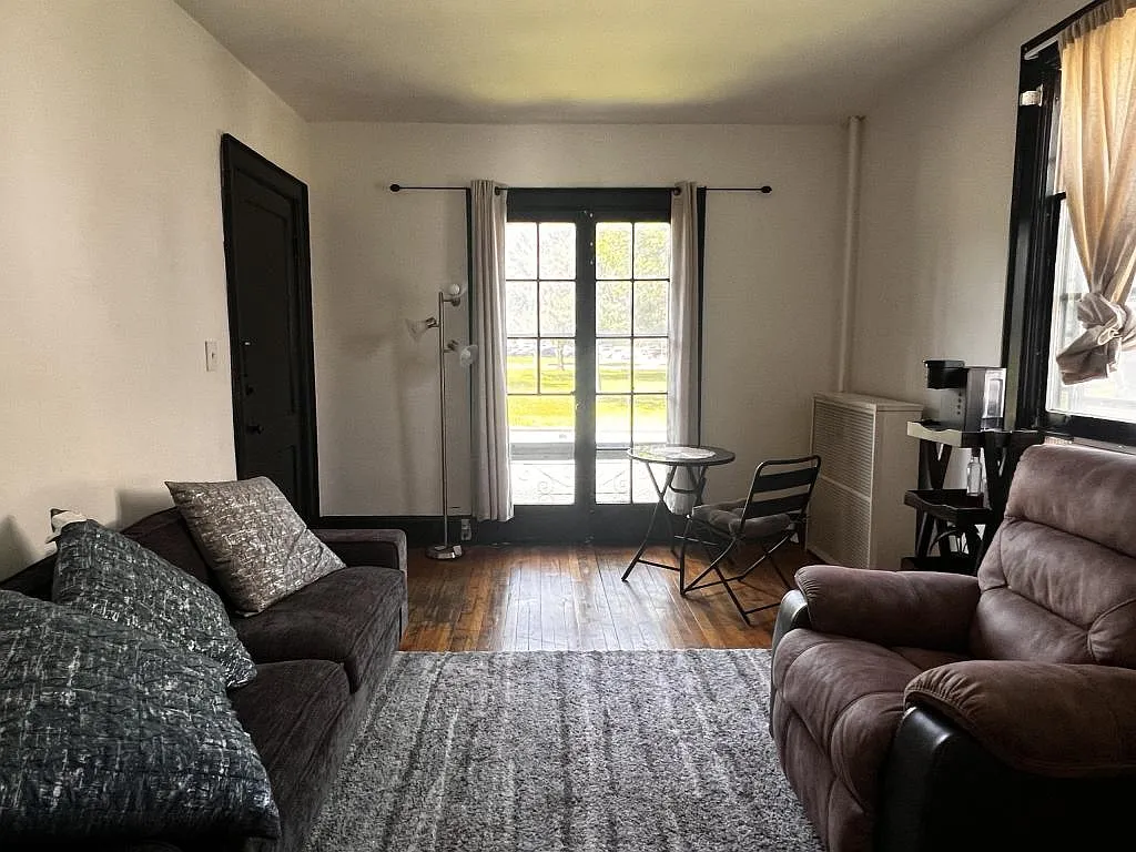 31 Pleasant st — Photo 2