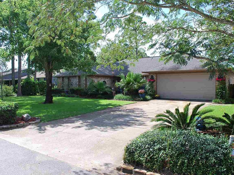 1st image of 207 Williamsburg Dr