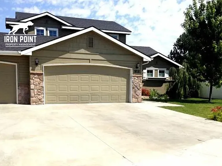 1658 W Bayeux Dr — Photo 1