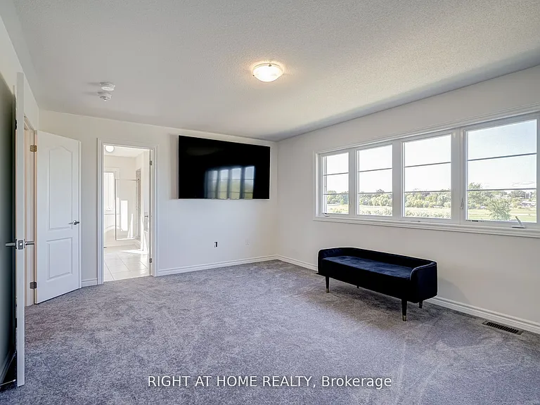 96 Connell Dr — Photo 16