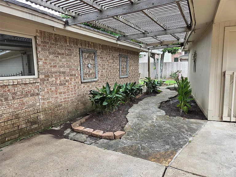 8706 Chelsworth Dr — Photo 21