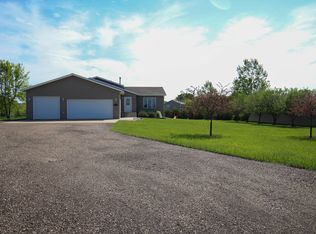 8939 33rd St SE, Bismarck, ND 58504