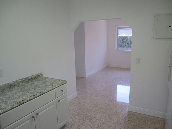 4th image of 1172 NE 111th St #2