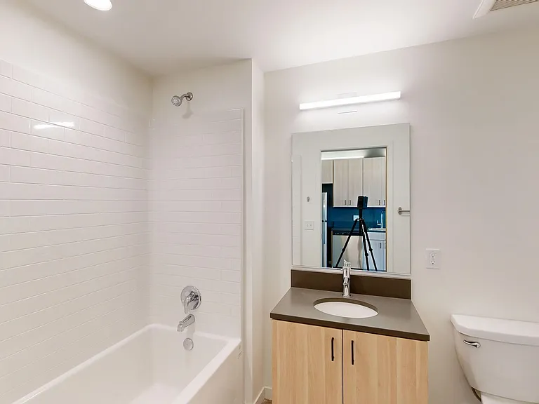 418 East Grand — Photo 33
