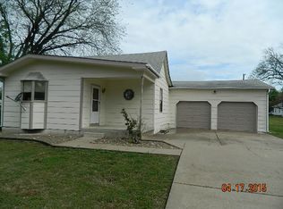 602 E 17th Ave, Winfield, KS 67156