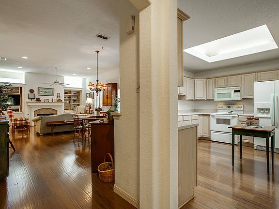 4th image of 46 Oakwell Farms Pkwy