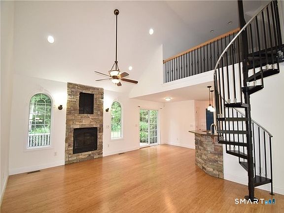 2nd image of 1382 Wolcott Road