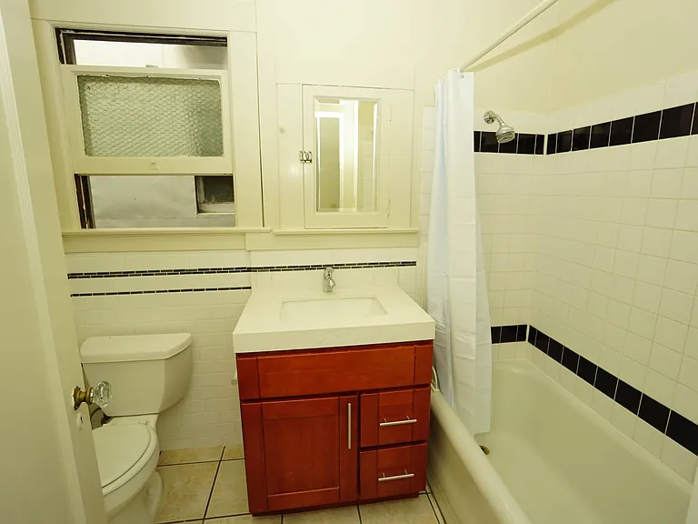 Shattuck Apartments — Photo 22
