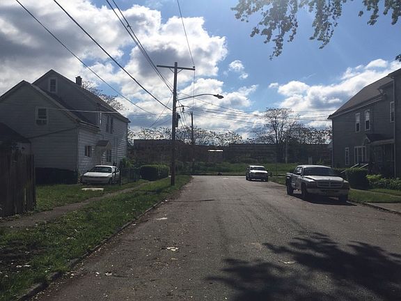 5th image of 35 Concord St