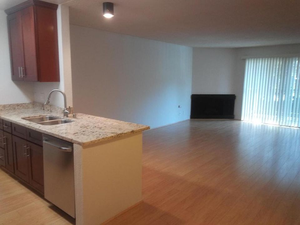 2nd image of 361 Half Moon Ln APT 115
