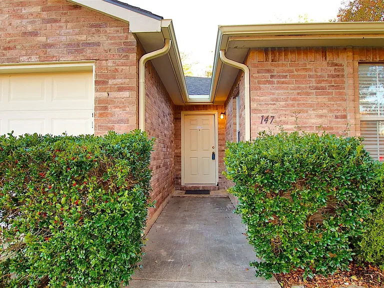 147 Southlake Dr — Photo 3